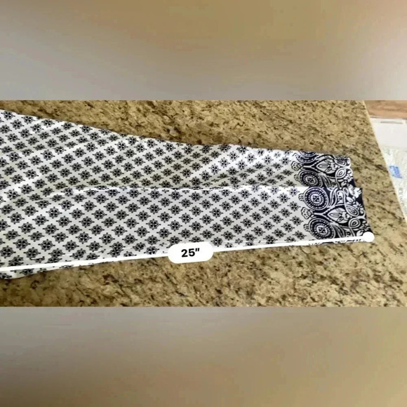 Talbots Black & White Print Straight Leg Crop Pants Side Zip Size 12 Like New - Picture 8 of 11